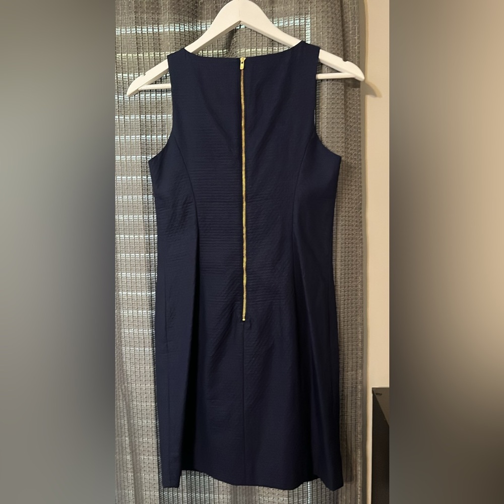 Lilly Pulitzer Navy Blue Gabby V-Neck Dress with Embroidered Medallion Size 2 - Picture 5 of 5